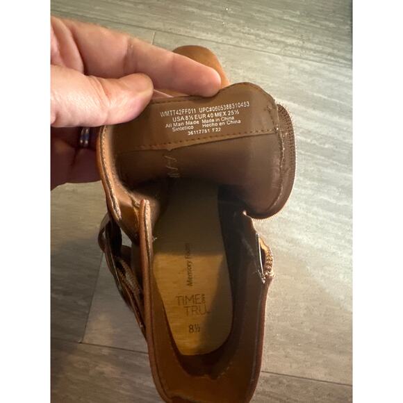 Time and Tru Woman's Ankle Buckle Brown Boots Size 8 1/2 - Picture 5 of 6